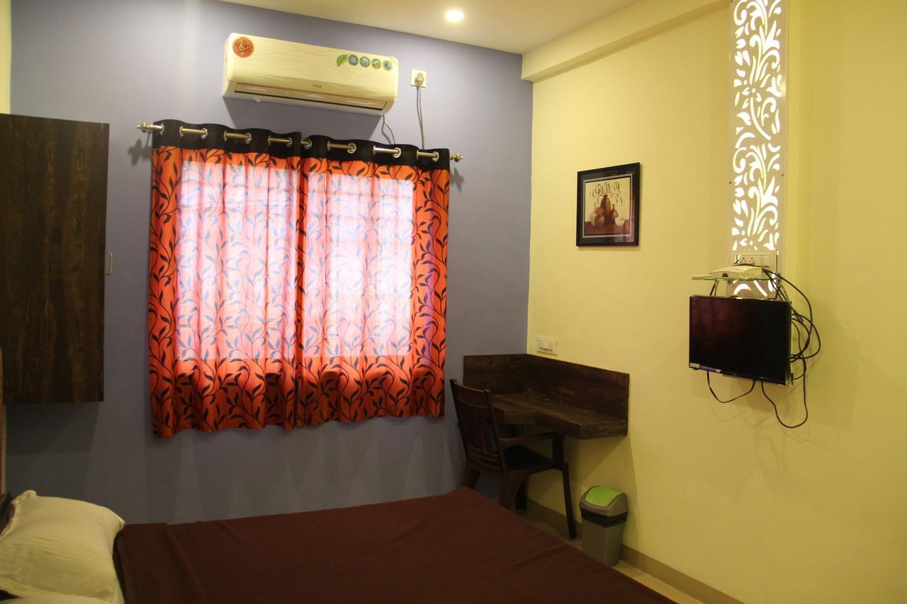 Yuvraj Lodge Osmanabad Exterior foto